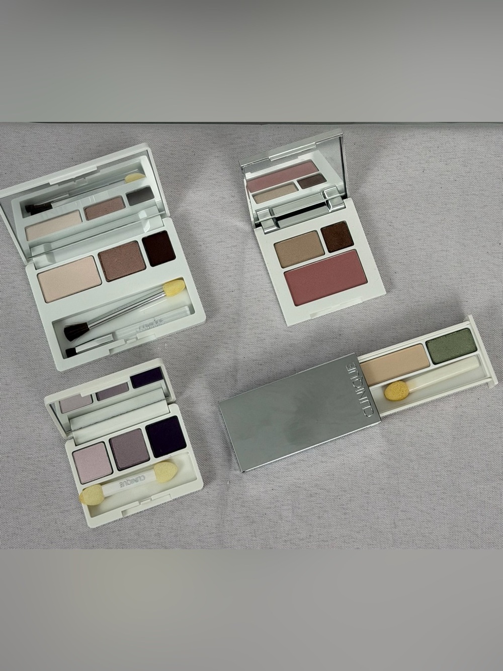 Clinique Set of 4 Eyeshadow Palettes with 1 Blush & Compact Mirrors